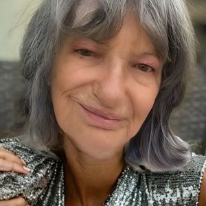 Meet your Posher, Frona e